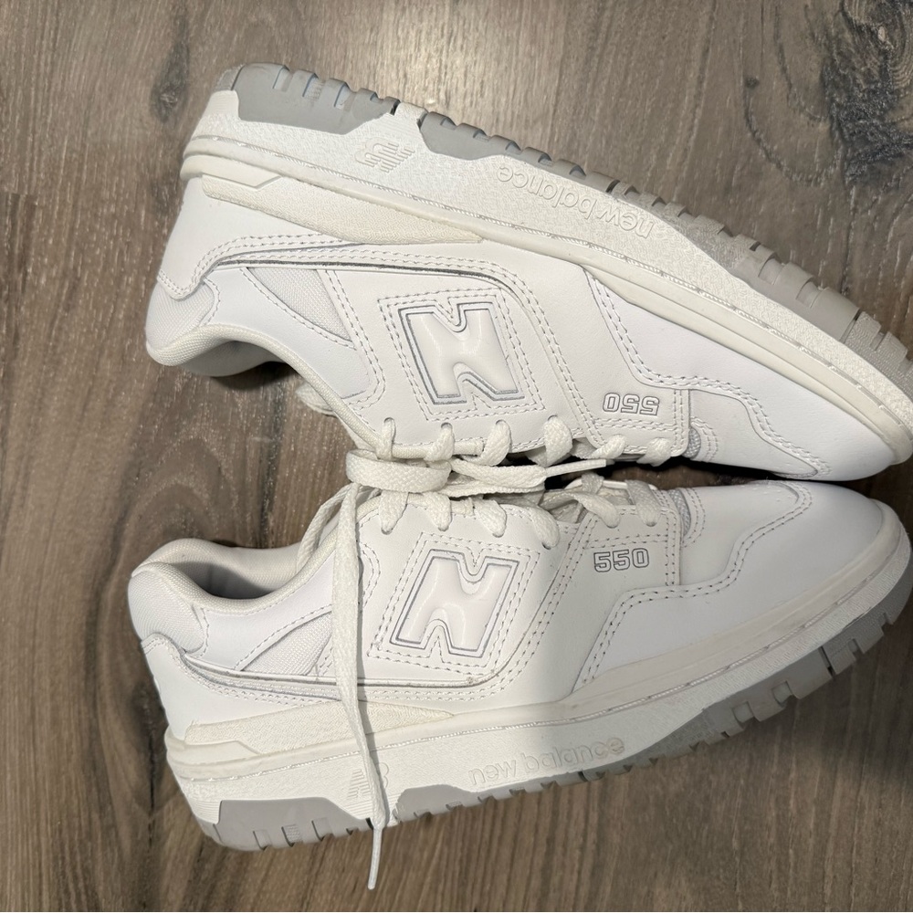 New Balance Kids Sneakers - White and Gray 4.5Y - Picture 4 of 6